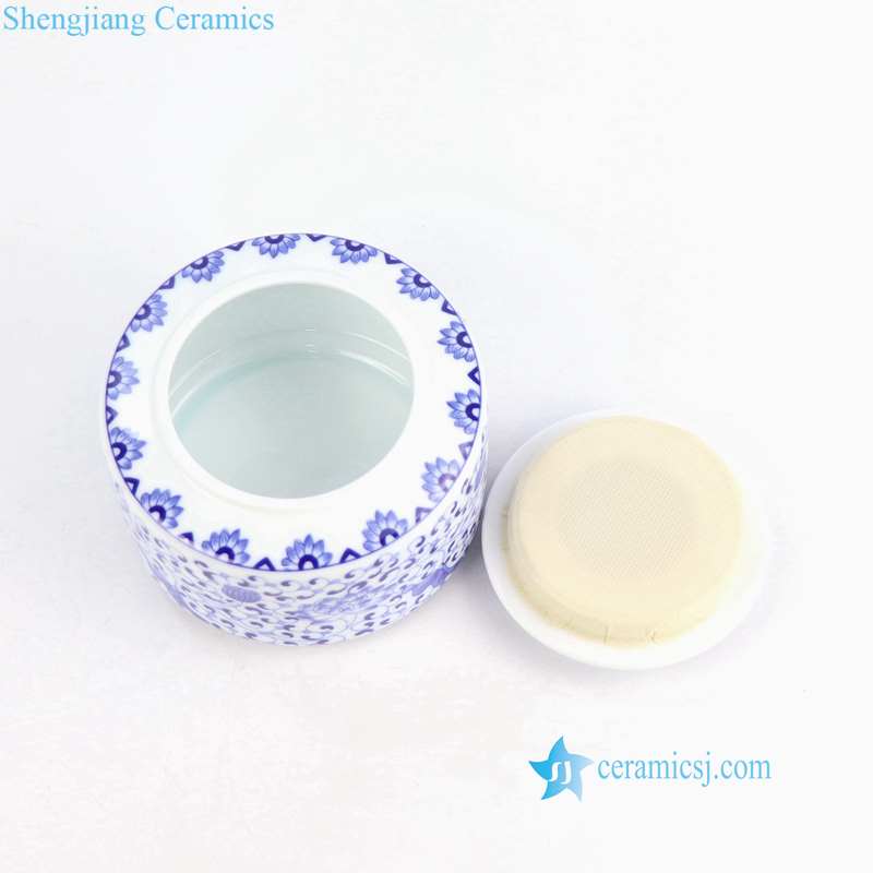  blue and whitr lotus pattern ceramic tea leaf jar