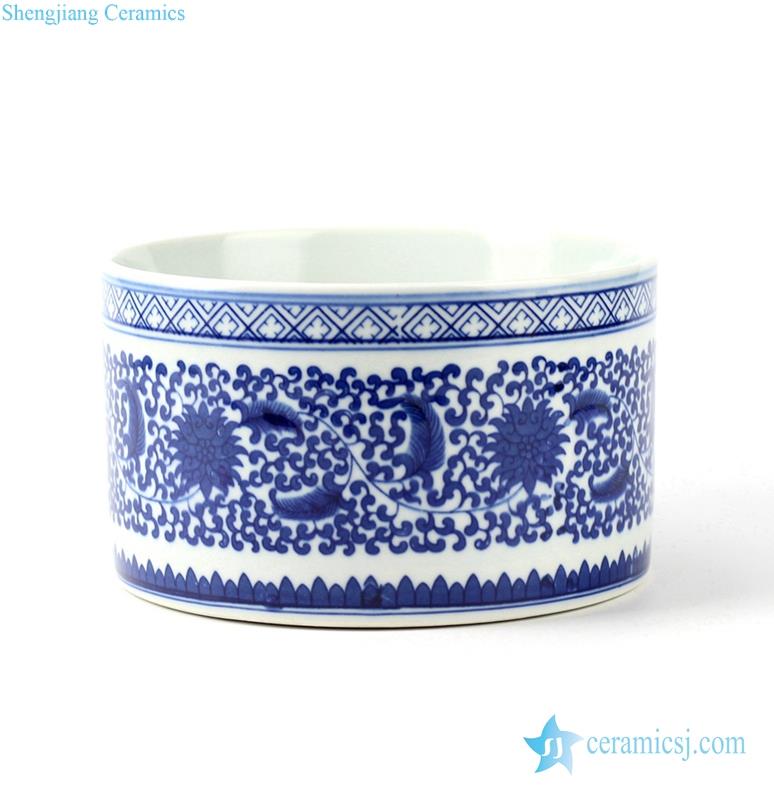 Handmade  blue and white floral mark round porcelain pot