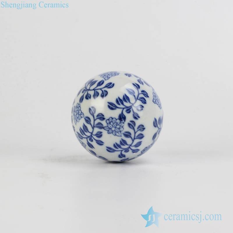 Christmas ceramic ball with flower pattern 