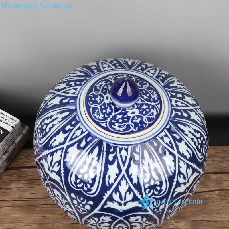 Blue and white flower pattern ceramic vase