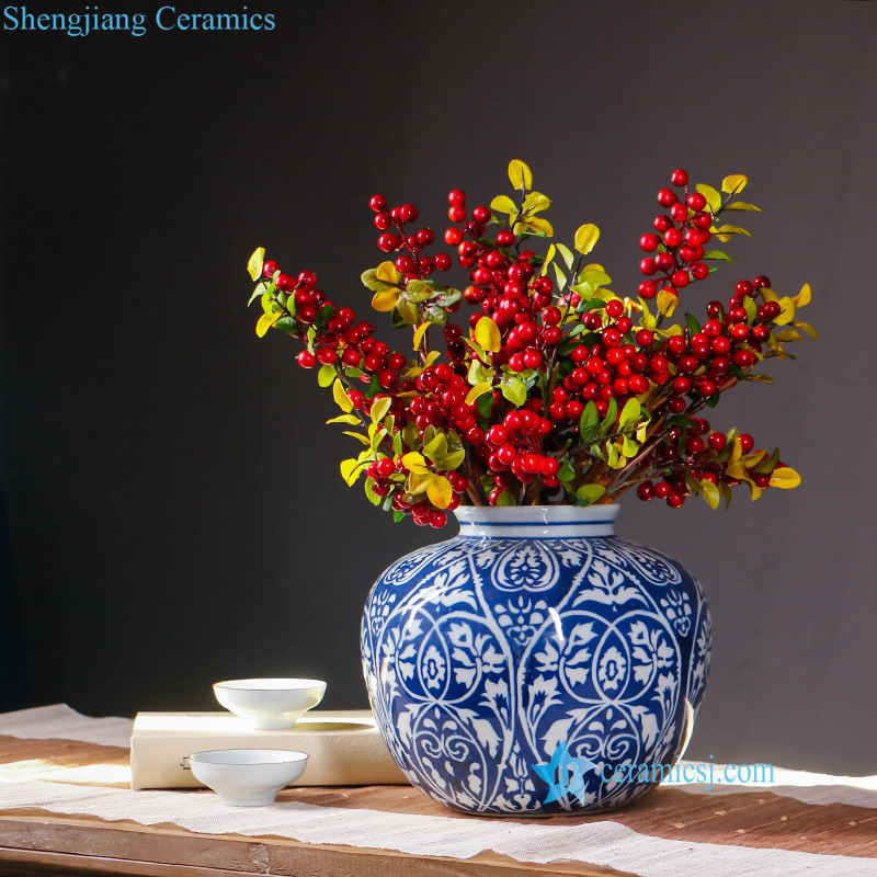Blue and white flower pattern ceramic jar