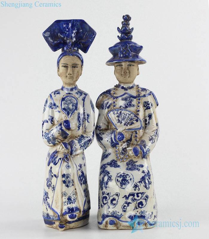 Antique finish blue and white Qing Dynasty kind and queen porcelain   figurines