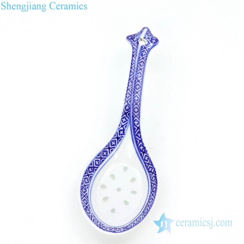 hand-painting blue and white ceramic spoon