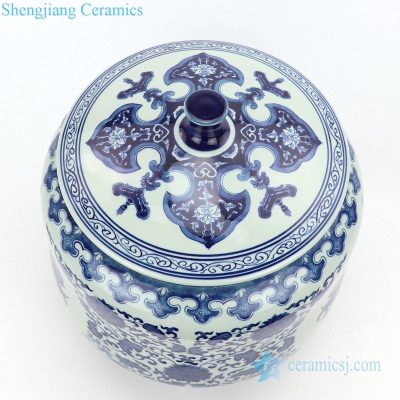 high skilled porcelain  tea jar