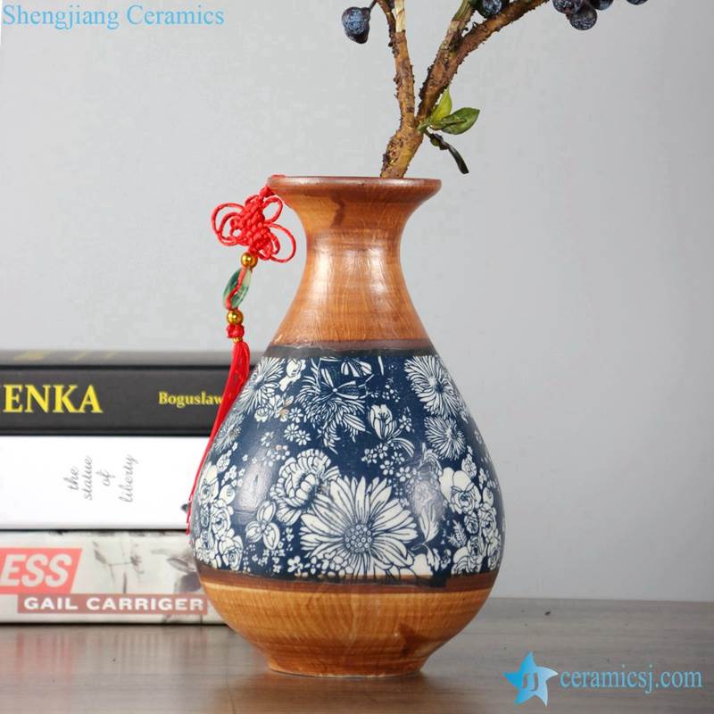  a cute flower pattern ceramic vase